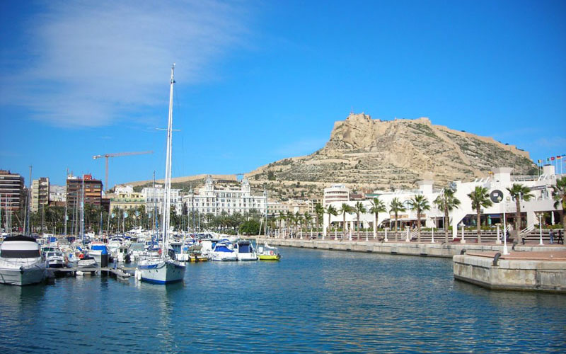 Alicante en velero de alquiler
